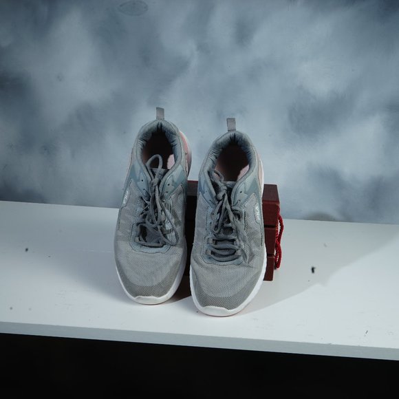 Fila Women's Sneakers Size 10 - Picture 6 of 9